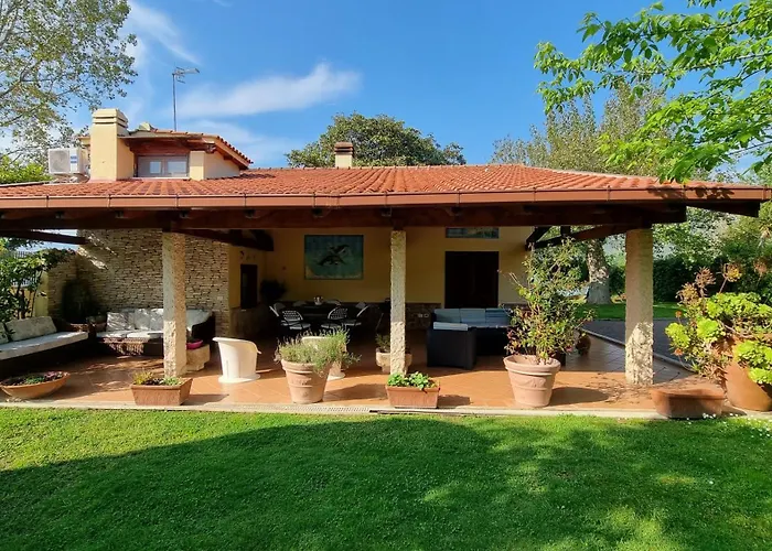 VILLA CECILIA sul LAGO fronte MARE