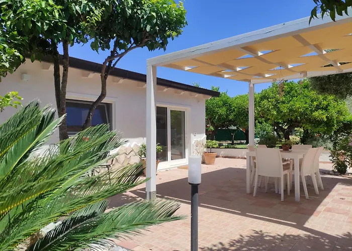 Villino del Sole con Giardino Privato - 1 km dal Mare