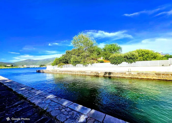VILLA CECILIA sul LAGO fronte MARE