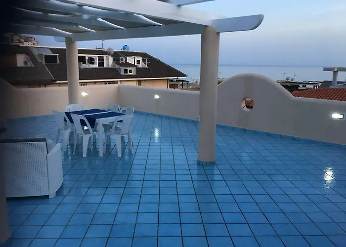 Ganimede Apartament con spiaggia privata e parcheggio inclusi